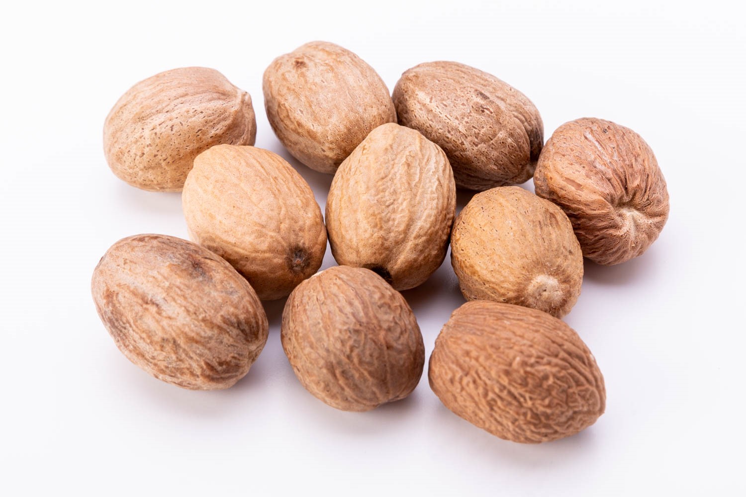 אגוז מוסקט שלם